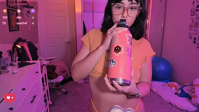Evie-Luna online show from May 2, 3:55 am