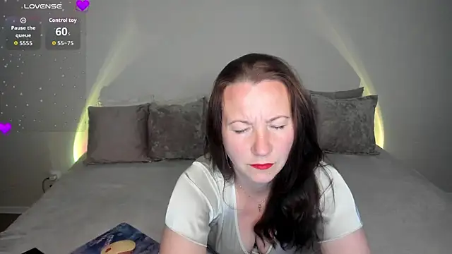 Snapshot of AliceeShy chatting on July 25, 2:42 am AliceeShy online show from July 25, 2:42 am