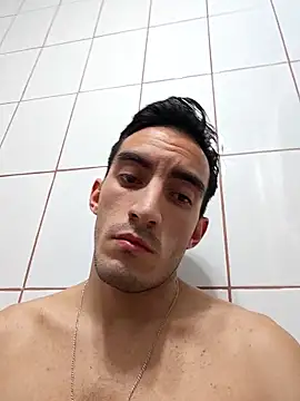 Snapshot of TommyMomentum chatting on December 5, 3:37 am TommyMomentum online show from December 5, 3:37 am