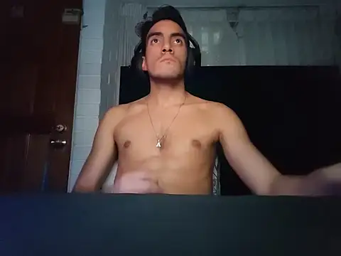 Snapshot of TommyMomentum chatting on March 17, 4:39 am TommyMomentum online show from March 17, 4:39 am