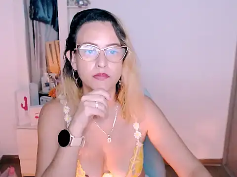 Snapshot of BOREAL_MOON chatting on July 5, 4:19 am BOREAL MOON online show from July 5, 4:19 am