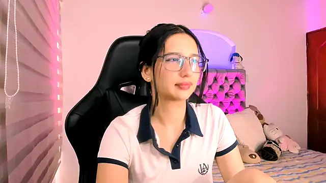 Snapshot of Luniverse chatting on December 2, 8:37 pm Luniverse online show from December 2, 8:37 pm