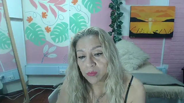 Snapshot of ZAMANTHA chatting on May 4, 3:52 pm ZAMANTHA online show from May 4, 3:52 pm