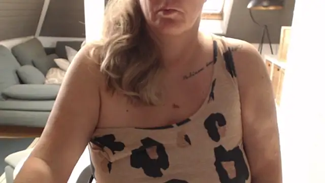 KimMitchelli online show from March 18, 6:49 am