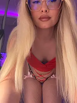 Snapshot of mollyxxx chatting on April 7, 1:39 am mollyxxx online show from April 7, 1:39 am