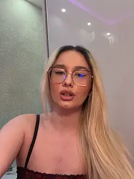 Snapshot of mollyxxx chatting on April 26, 1:25 am mollyxxx online show from April 26, 1:25 am