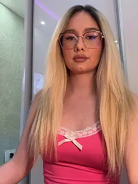 Snapshot of mollyxxx chatting on April 27, 2:42 am mollyxxx online show from April 27, 2:42 am