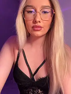 Snapshot of mollyxxx chatting on April 28, 1:48 am mollyxxx online show from April 28, 1:48 am