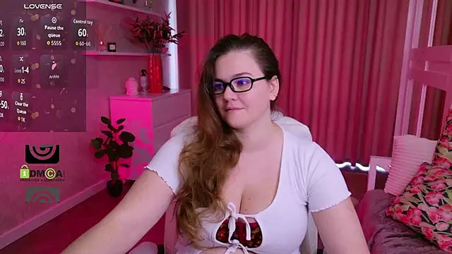 KellyKleine online show from June 18, 6:46 am