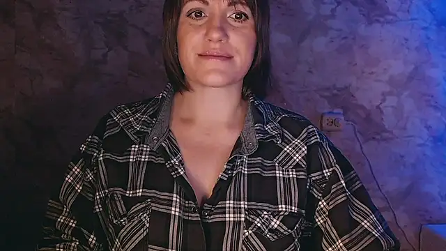 Snapshot of _letty_ chatting on December 6, 1:29 am letty online show from December 6, 1:29 am