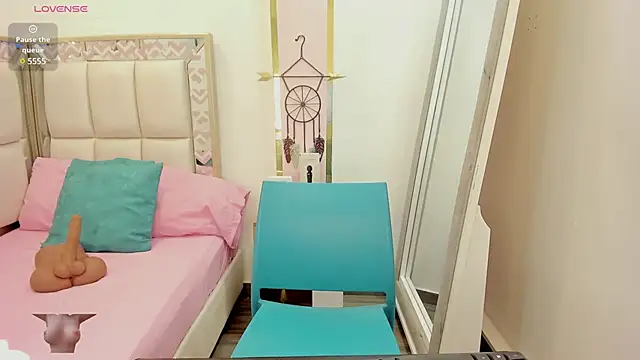 Snapshot of Oriana_Davis1 chatting on February 10, 8:21 pm Oriana Davis1 online show from February 10, 8:21 pm