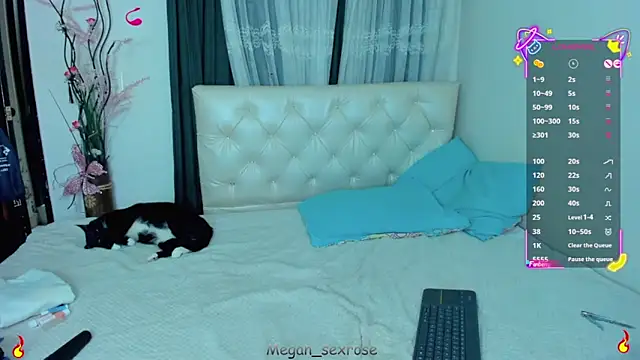 Snapshot of megan_sexrose chatting on November 28, 11:29 pm megan sexrose online show from November 28, 11:29 pm