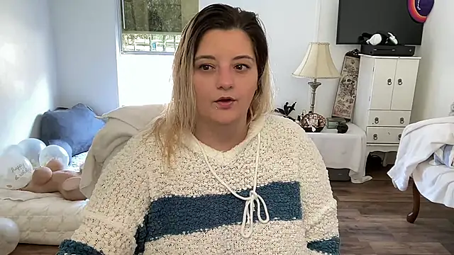 Snapshot of magicsparkles chatting on December 9, 5:52 pm magicsparkles online show from December 9, 5:52 pm