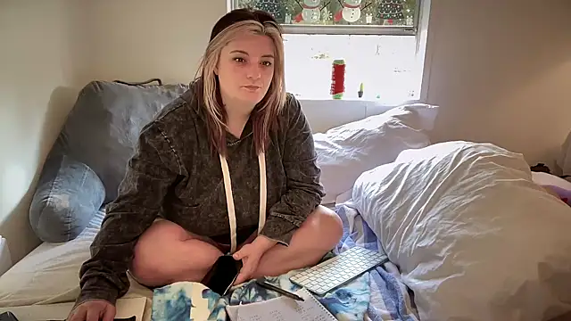 Snapshot of magicsparkles chatting on January 14, 2:11 pm magicsparkles online show from January 14, 2:11 pm