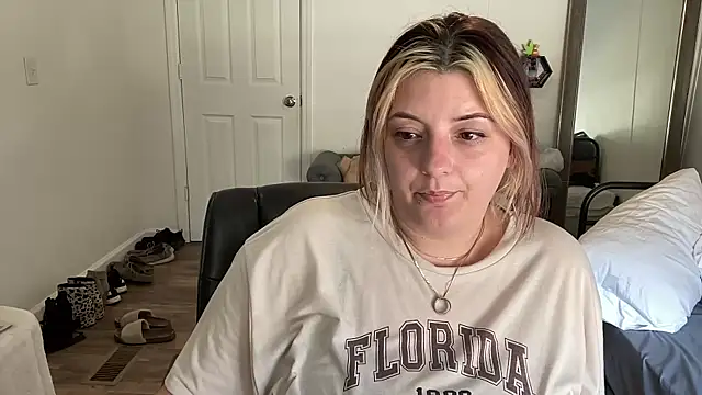 Snapshot of magicsparkles chatting on February 5, 9:07 pm magicsparkles online show from February 5, 9:07 pm