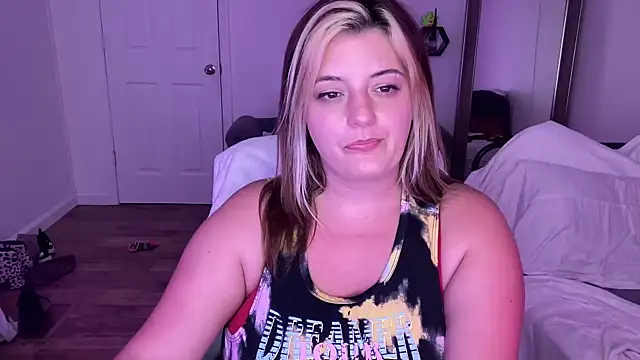 Snapshot of magicsparkles chatting on February 19, 11:14 pm magicsparkles online show from February 19, 11:14 pm