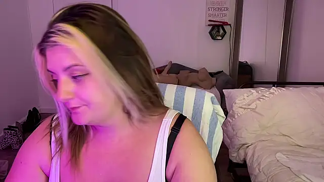 Snapshot of magicsparkles chatting on March 14, 12:10 am magicsparkles online show from March 14, 12:10 am