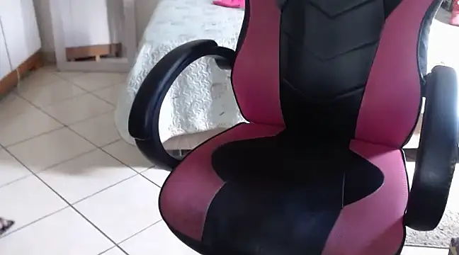 Snapshot of bustycarly chatting on February 23, 5:50 pm bustycarly online show from February 23, 5:50 pm