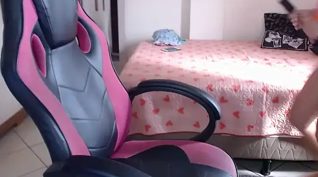 Snapshot of bustycarly chatting on February 25, 6:53 pm bustycarly online show from February 25, 6:53 pm