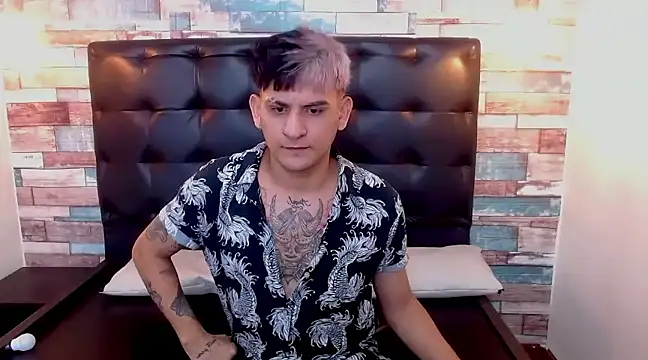 Snapshot of Dona_and_Carl chatting on December 12, 4:48 am Dona and Carl online show from December 12, 4:48 am