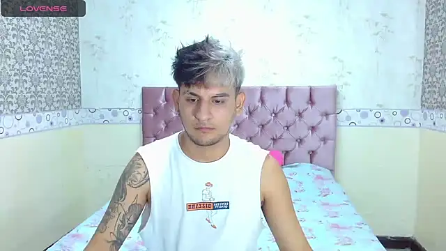 Snapshot of Dona_and_Carl chatting on December 20, 2:52 am Dona and Carl online show from December 20, 2:52 am