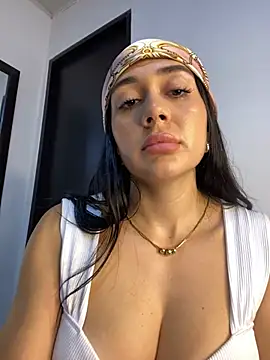 Snapshot of LaanaCooper chatting on February 15, 7:50 pm LaanaCooper online show from February 15, 7:50 pm