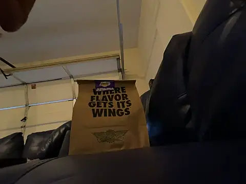 Snapshot of Cum2Charm chatting on February 26, 7:31 am Cum2Charm online show from February 26, 7:31 am