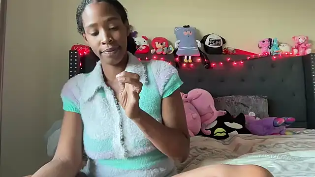 Snapshot of Cum2Charm chatting on September 30, 12:37 am Cum2Charm online show from September 30, 12:37 am