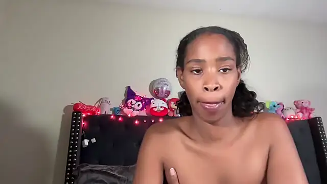 Snapshot of Cum2Charm chatting on October 27, 3:54 am Cum2Charm online show from October 27, 3:54 am