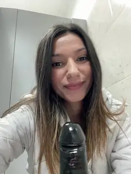 Snapshot of _MiaQueen_ chatting on March 13, 10:32 pm MiaQueen online show from March 13, 10:32 pm