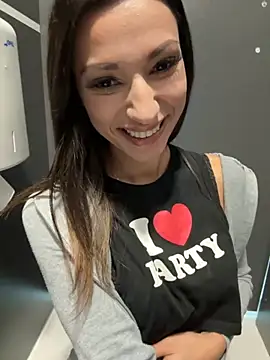 Snapshot of _MiaQueen_ chatting on September 12, 11:04 pm MiaQueen online show from September 12, 11:04 pm