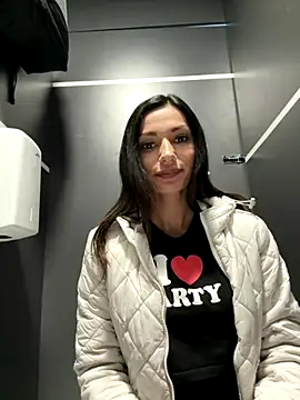 Snapshot of _MiaQueen_ chatting on October 6, 9:45 pm MiaQueen online show from October 6, 9:45 pm