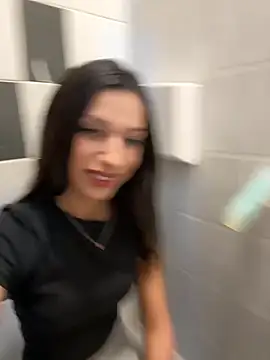 Snapshot of _MiaQueen_ chatting on November 1, 10:45 pm MiaQueen online show from November 1, 10:45 pm