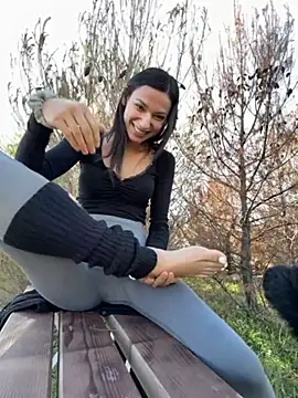 Snapshot of _MiaQueen_ chatting on November 13, 11:53 am MiaQueen online show from November 13, 11:53 am