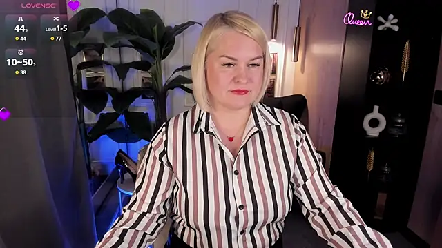 Snapshot of YolandaKiss chatting on May 13, 8:06 pm YolandaKiss online show from May 13, 8:06 pm