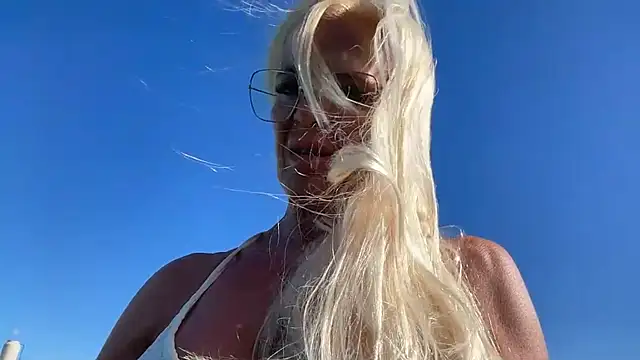 Reyna63 online show from February 12, 8:15 pm