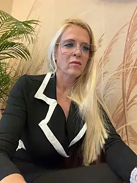Reyna63 online show from July 24, 7:45 pm
