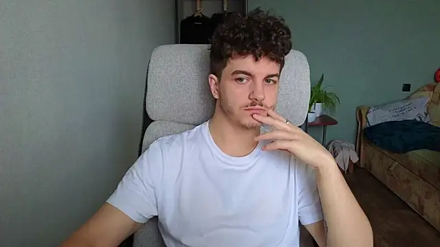 Remy Miles online show from December 16, 7:57 am