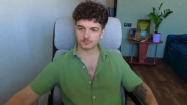 Remy Miles online show from June 12, 4:44 am