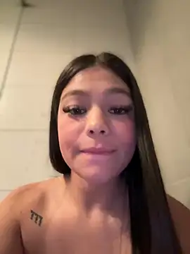 Snapshot of Alyshanon18 chatting on January 10, 9:23 am Alyshanon18 online show from January 10, 9:23 am