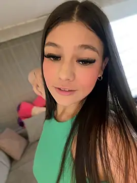 Snapshot of Alyshanon18 chatting on February 28, 9:44 pm Alyshanon18 online show from February 28, 9:44 pm