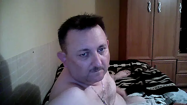 Snapshot of Novy73 chatting on December 4, 10:40 pm Novy73 online show from December 4, 10:40 pm
