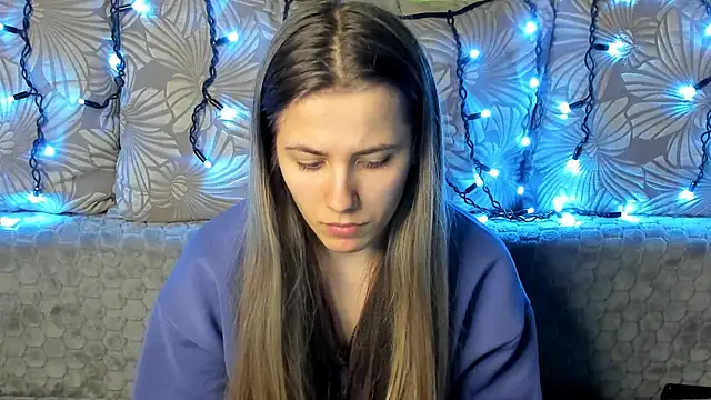 Snapshot of MaggieCake chatting on December 14, 3:51 am MaggieCake online show from December 14, 3:51 am