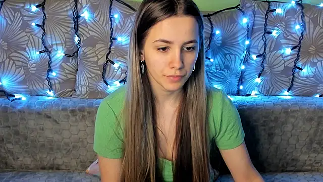 Snapshot of MaggieCake chatting on December 20, 7:12 am MaggieCake online show from December 20, 7:12 am