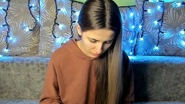 Snapshot of MaggieCake chatting on December 31, 1:36 am MaggieCake online show from December 31, 1:36 am