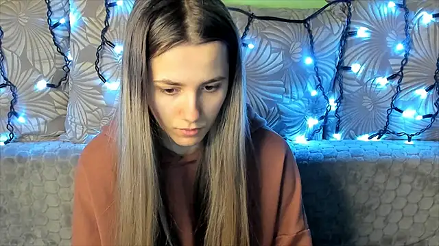 Snapshot of MaggieCake chatting on January 4, 4:01 am MaggieCake online show from January 4, 4:01 am