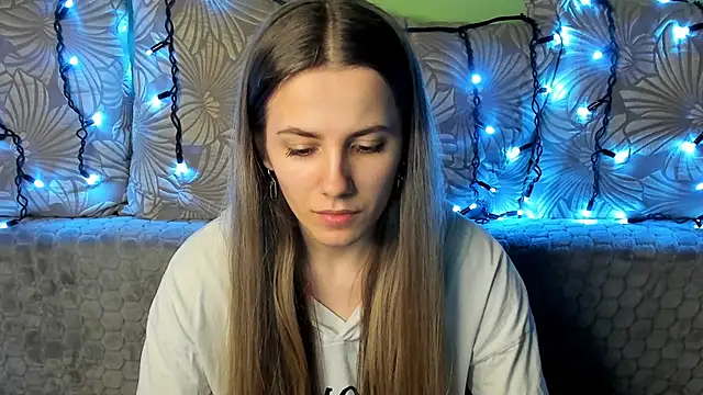Snapshot of MaggieCake chatting on January 19, 1:43 am MaggieCake online show from January 19, 1:43 am