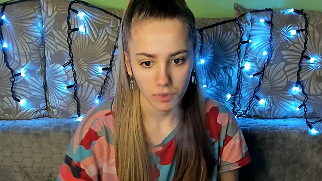 Snapshot of MaggieCake chatting on February 1, 3:41 am MaggieCake online show from February 1, 3:41 am