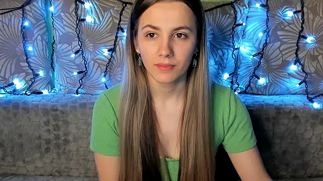Snapshot of MaggieCake chatting on February 9, 1:22 am MaggieCake online show from February 9, 1:22 am