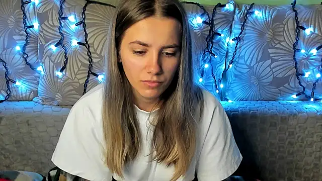 MaggieCake online show from November 12, 3:51 am